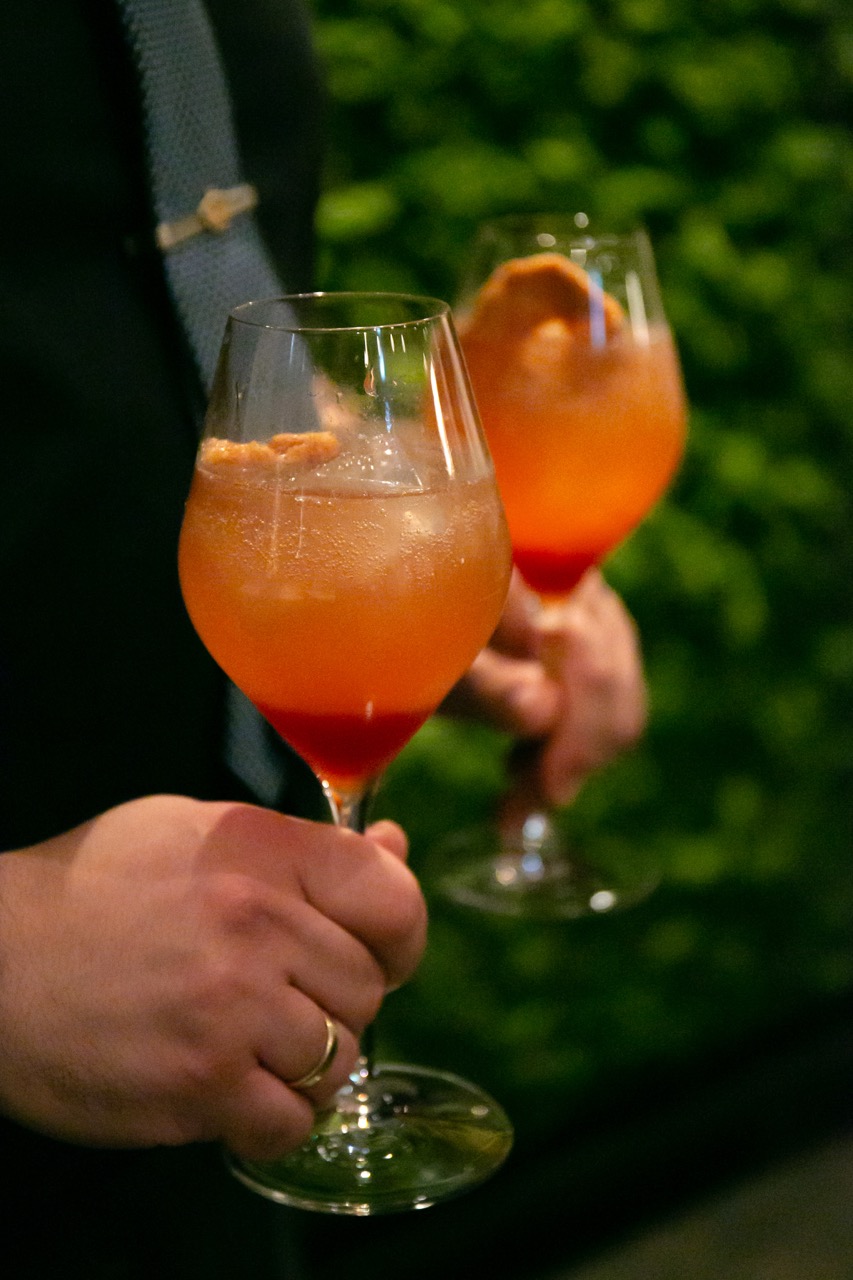 Zwei Apéro-Cocktails in der Bar des Hotels Krone